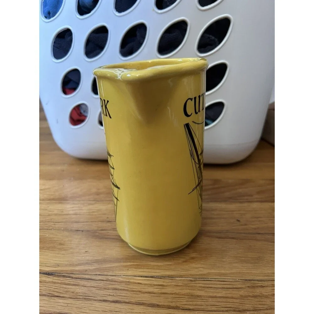 VTG CUTTY SARK Yellow Bar Ship Pitcher Scotch Whiskey Buckingham Scotland 6.75